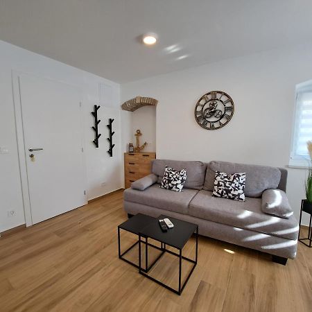 Apartman Tea มาลีโลชินจ์ ภายนอก รูปภาพ